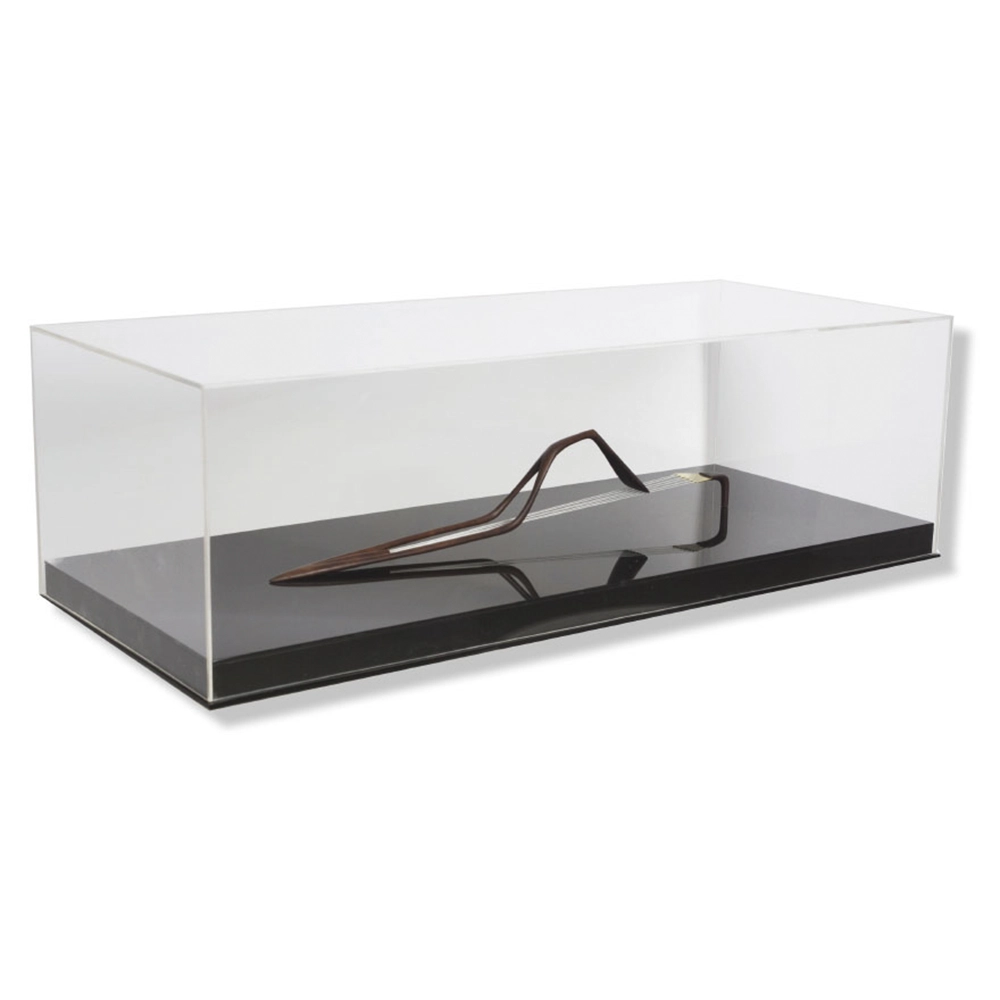 Osvaldo Gaia - Repouso. Madeira, latão e linha, 18,5x60,5x25x5 cm, 2019