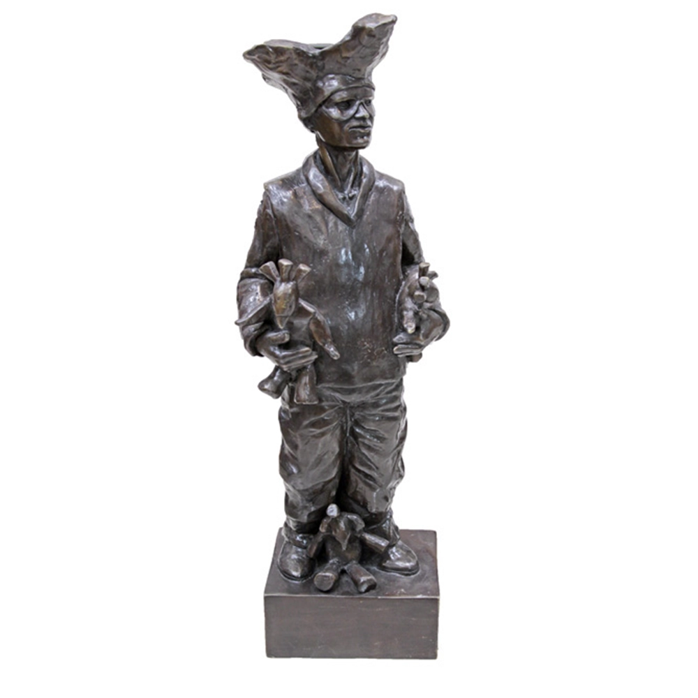 Mario Gruber - Fantasiado com bonecos 2/7. Bronze patinado, 46x14x15 cm, 2006