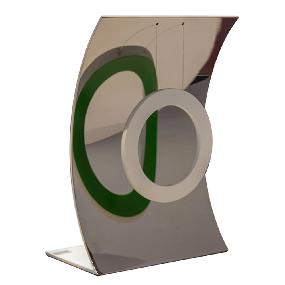 Yutaka Toyota - Espaço Harmonia verde 2/25. Aço Inox, 21x15x8 cm, 2020.