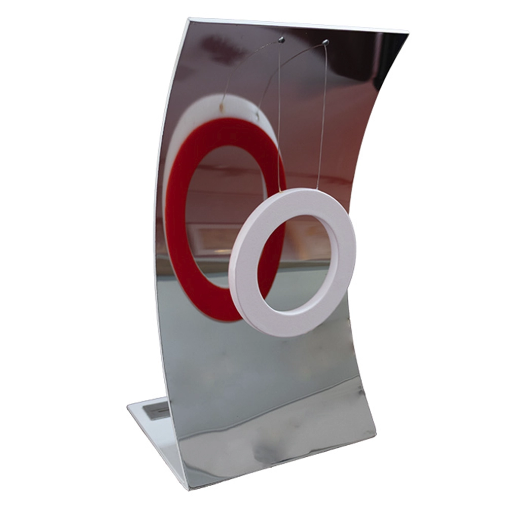 Yutaka Toyota - Espaço Harmonia vermelho 3/25. Aço inox, 19x10x8 cm, 2020.