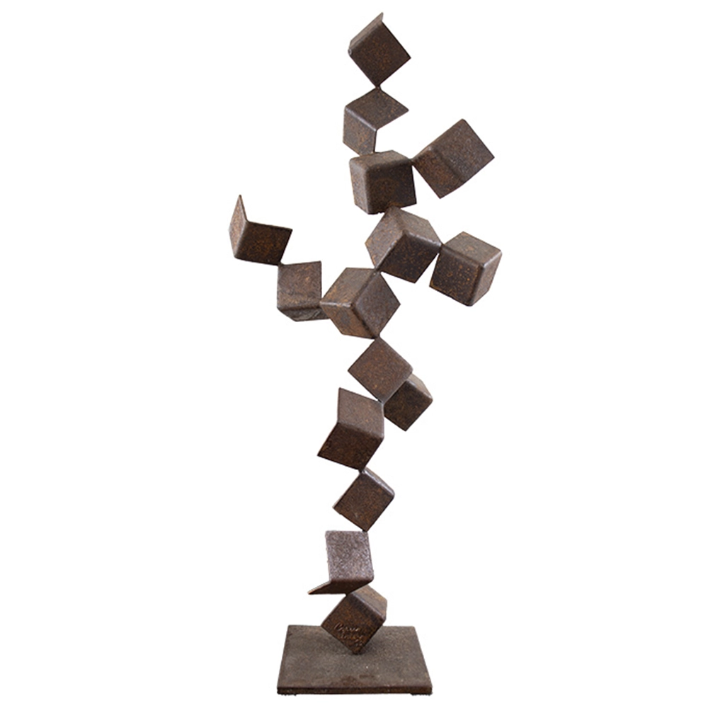 Cássio Lázaro - Cubos oxidados. Aço cortem, 55x24x13 cm.